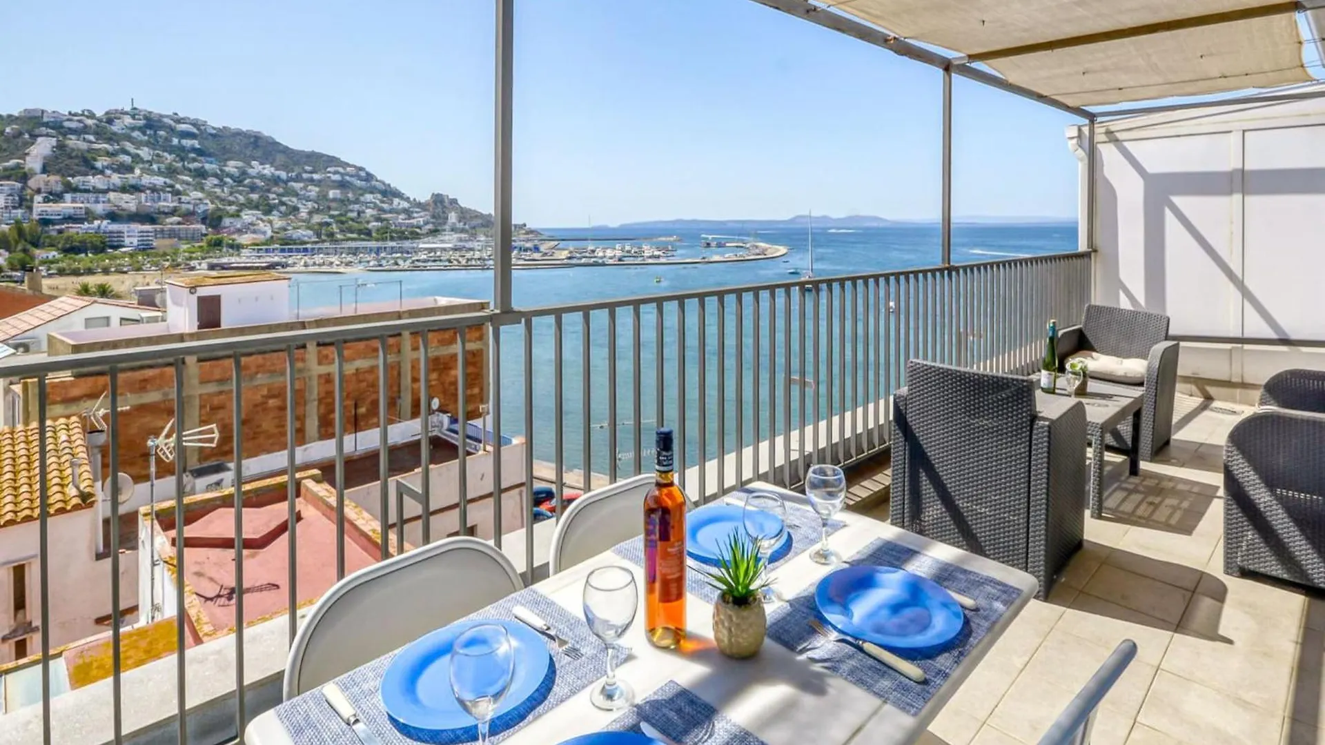 Pretty Apartment With Terrace ile iletişim